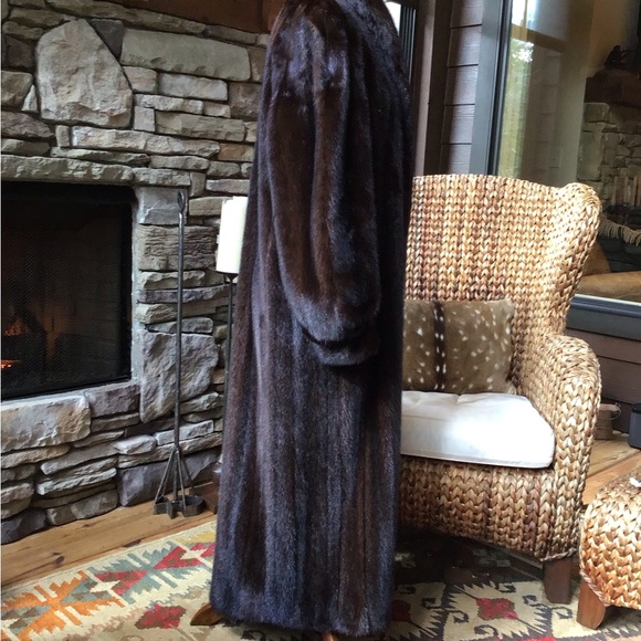 Natural female full length mahogany mink coat - Picture 15 of 16